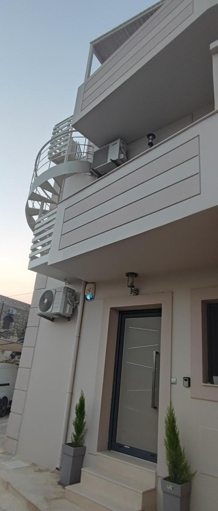 The View Villa Камиларион Екстериор снимка